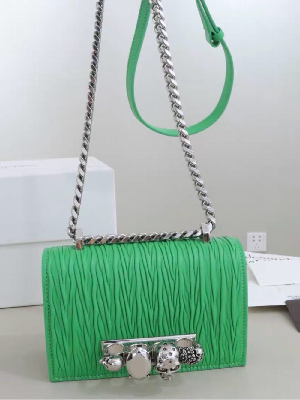 🚩steal Alexander McQueen Green Textured Leather Chain Crossbody